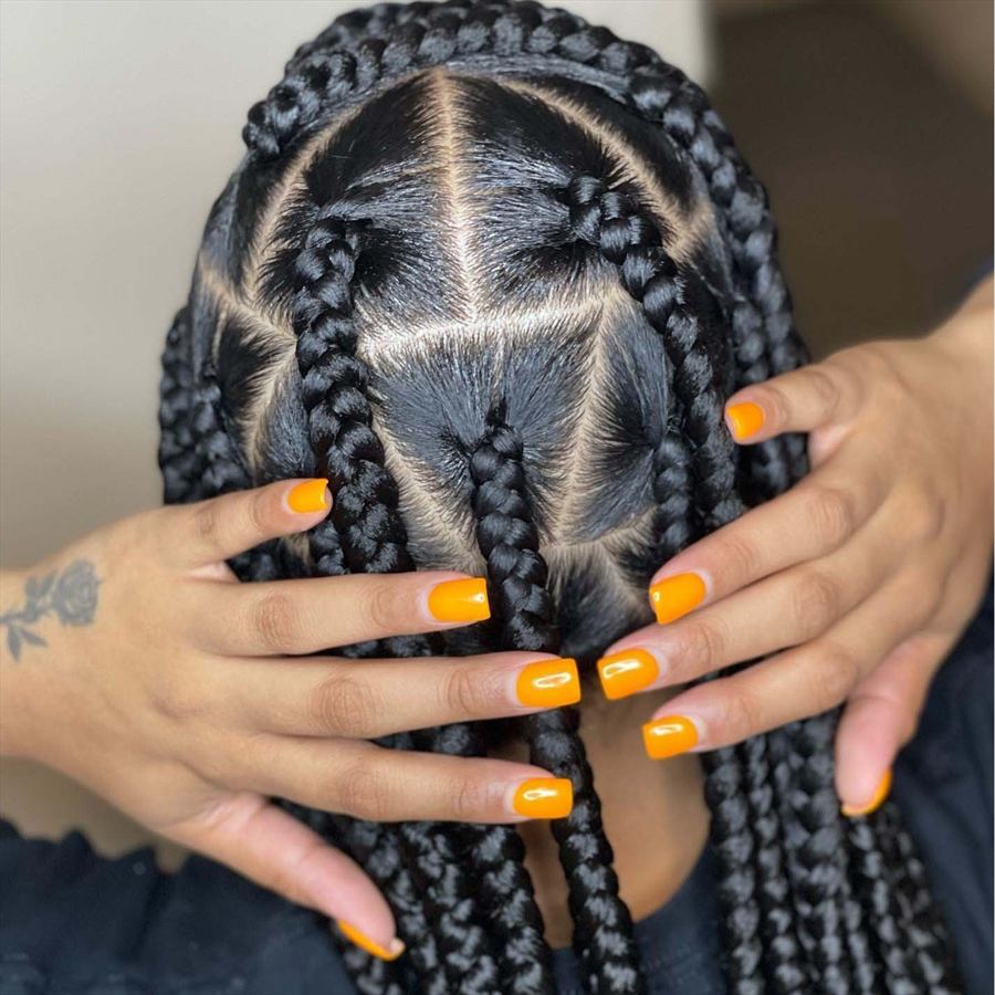 Jumbo knotless braids with clean triangle parts